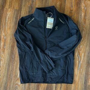 On Running Men’s Weather Jacket Insulated sz L and NWT